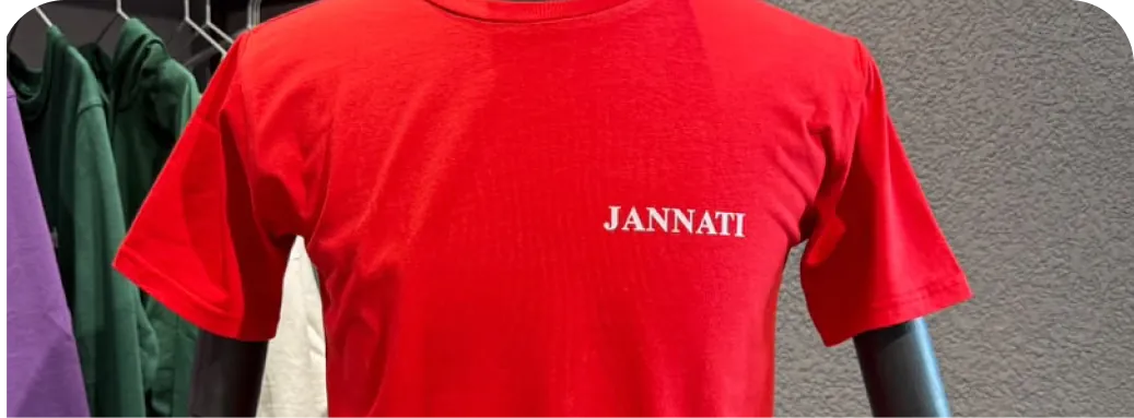 Красная футболка JANNATI с DTF-печатью